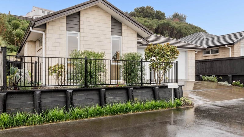 4 Stable Way, Brookfield, Tauranga - Carousel 1