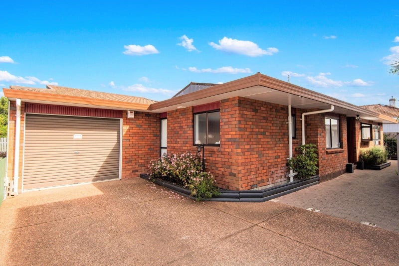 11 Elizabeth Street, Kensington, Whangarei - Carousel 1