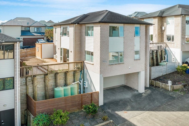 55 Sohlue Place, Oteha, Auckland - Carousel 1