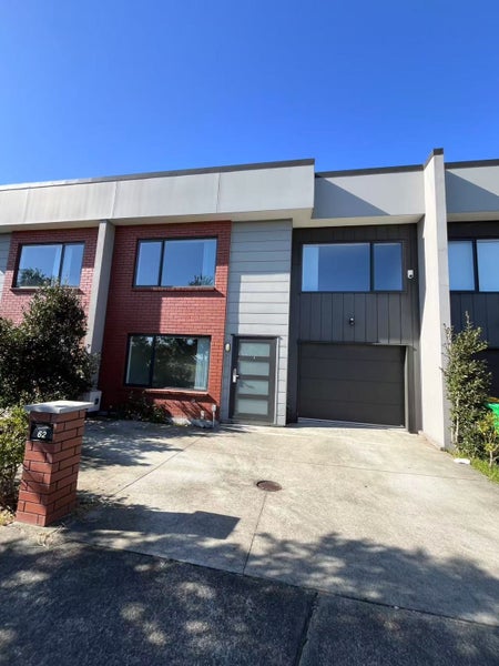 62 Bordeaux Parade, Te Atatu South, Auckland - Carousel 1