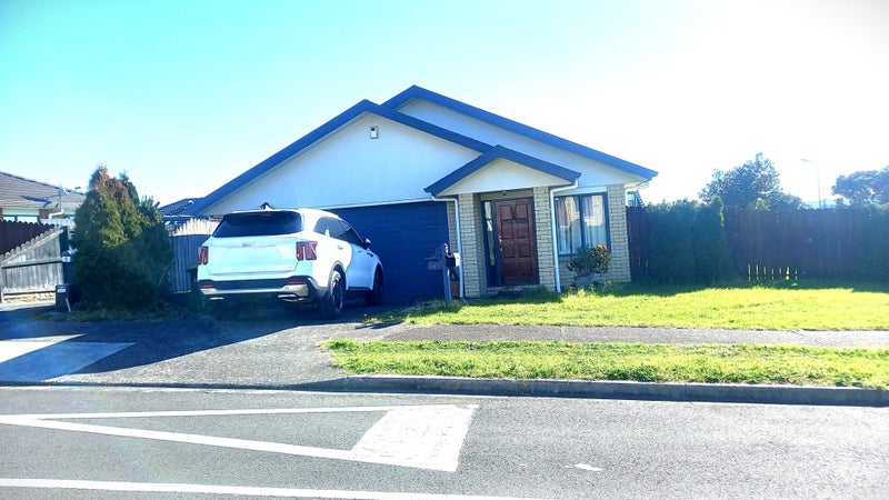 1 Genesis Place, Flat Bush, Auckland - Carousel 1