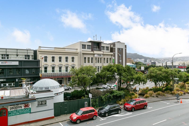 3A/5 Kent Terrace, Mount Victoria, Wellington - Carousel 2