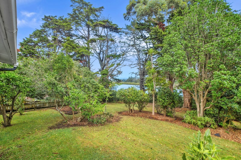 32 Abbotleigh Avenue, Te Atatu Peninsula, Auckland - Carousel 2
