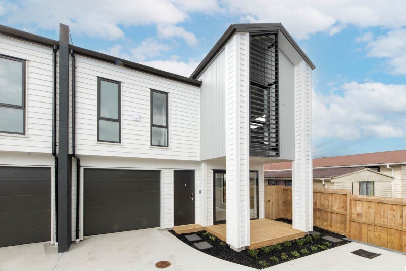 7D Queen Mary Avenue, New Lynn, Auckland - Carousel 1