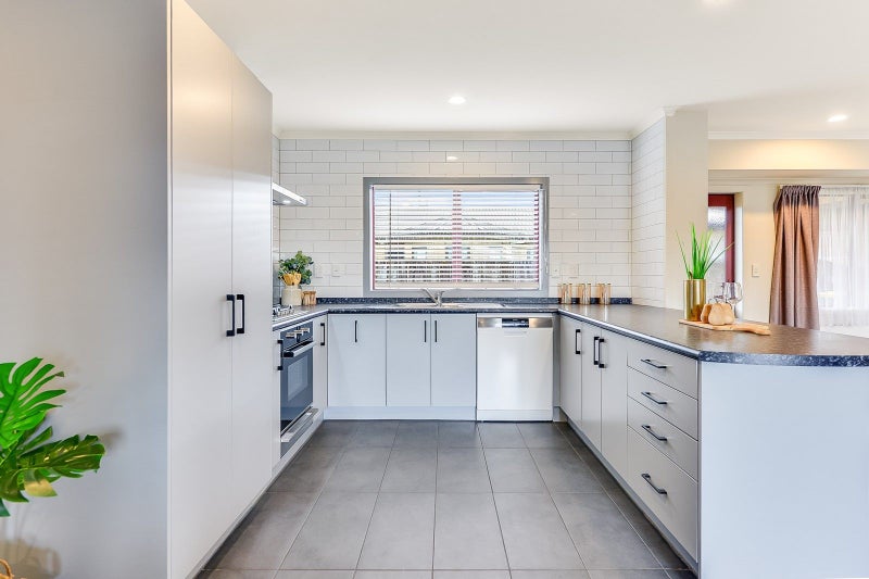 19 Kittyhawk Place, Melville, Hamilton - Carousel 2