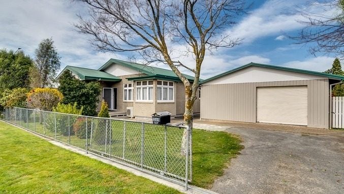 215 Nottingley Road, Frimley, Hastings - Carousel 1