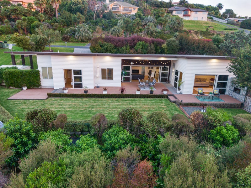 33 Oceana Drive, Welcome Bay, Tauranga - Carousel 1