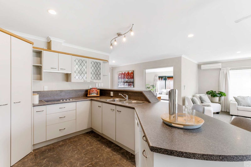 13 Lockhart Place, Rototuna, Hamilton - Carousel 2