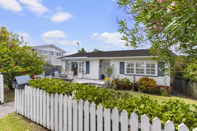 1/44 Holland Road, Hillcrest, Auckland - Carousel 1