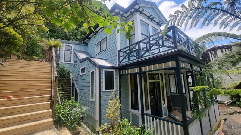 140 Glenmore Street, Kelburn, Wellington - Carousel 1