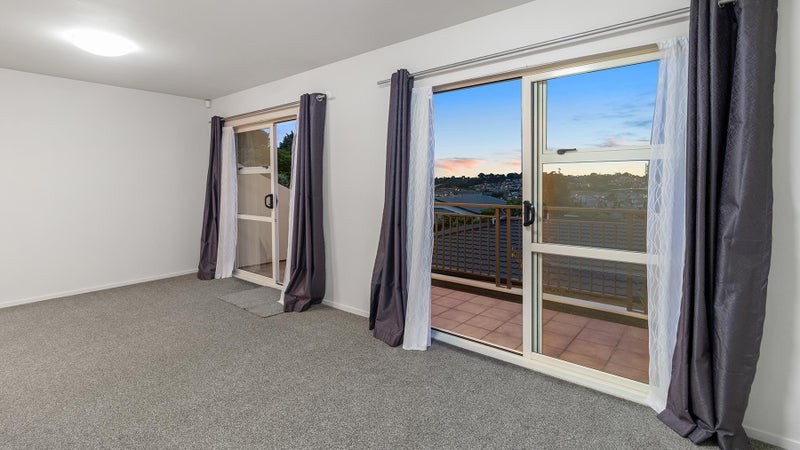 8/11 Spencer Road, Oteha, Auckland - Carousel 2