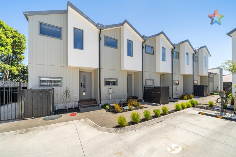 14/15 Awamutu Grove, Waiwhetu, Lower Hutt - Carousel 1