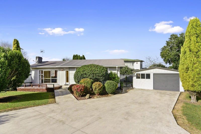 58 Deanwell Avenue, Deanwell, Hamilton - Carousel 1