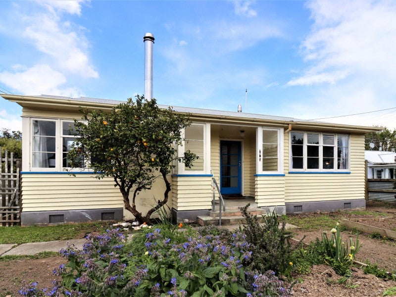 257 High Street South, Carterton - Carousel 1