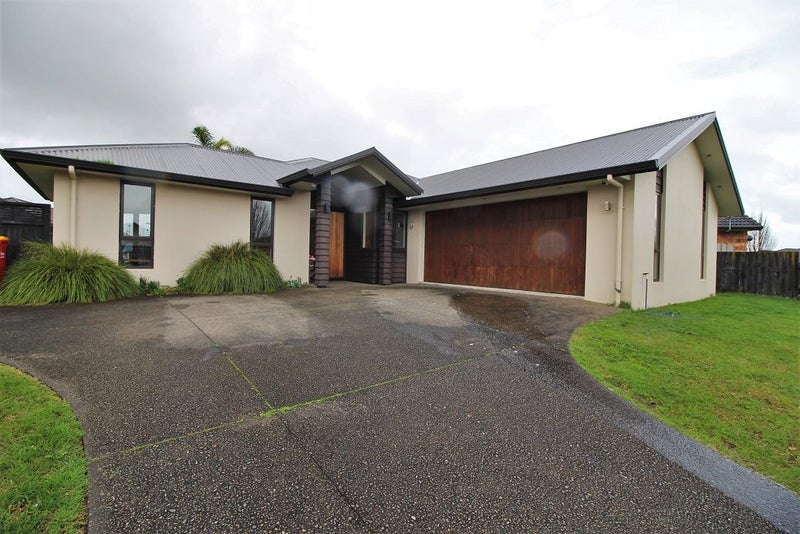 99 St James Drive, Huntington, Hamilton - Carousel 2