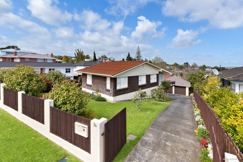 36 Rodney Street, Howick, Auckland - Carousel 1