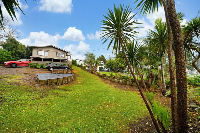 13 Pine Avenue, Henderson, Auckland - Carousel 21