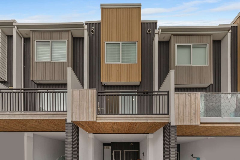 34 Wharetana Crescent, New Lynn, Auckland - Carousel 1