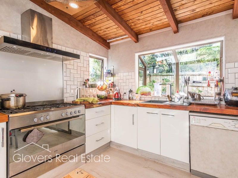 62 Woodfern Crescent, Titirangi, Auckland - Carousel 2