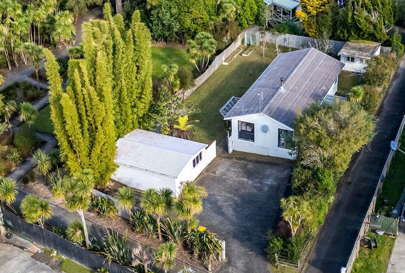 19 Benita Place, Sunnyvale, Auckland - Carousel 1