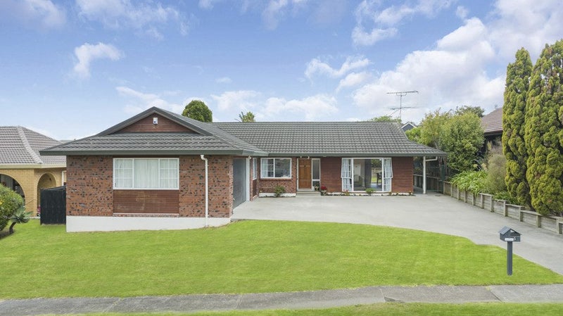 5 Parramatta Place, Botany Downs, Auckland - Carousel 1