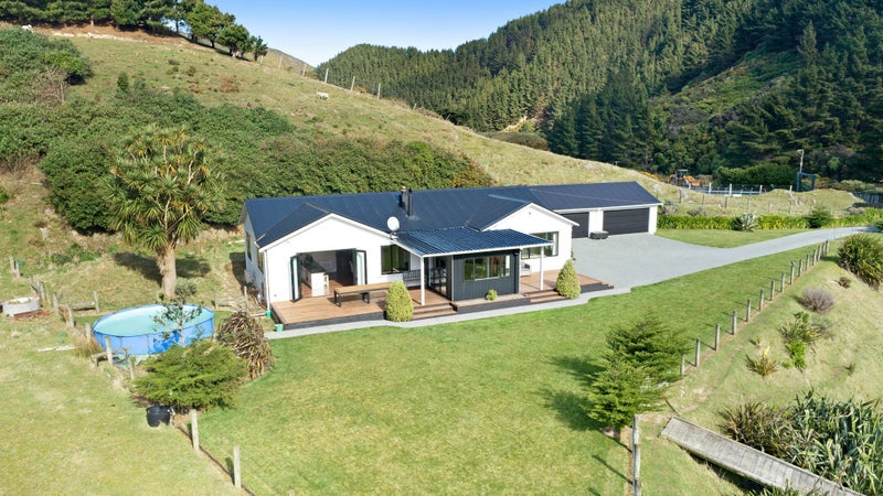 541 South Makara Road, Karori - Carousel 1