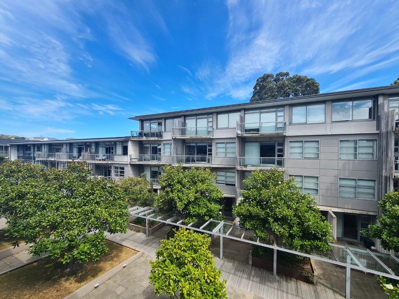 W105/28 Torrens Terrace, Mount Cook, Wellington - Carousel 1