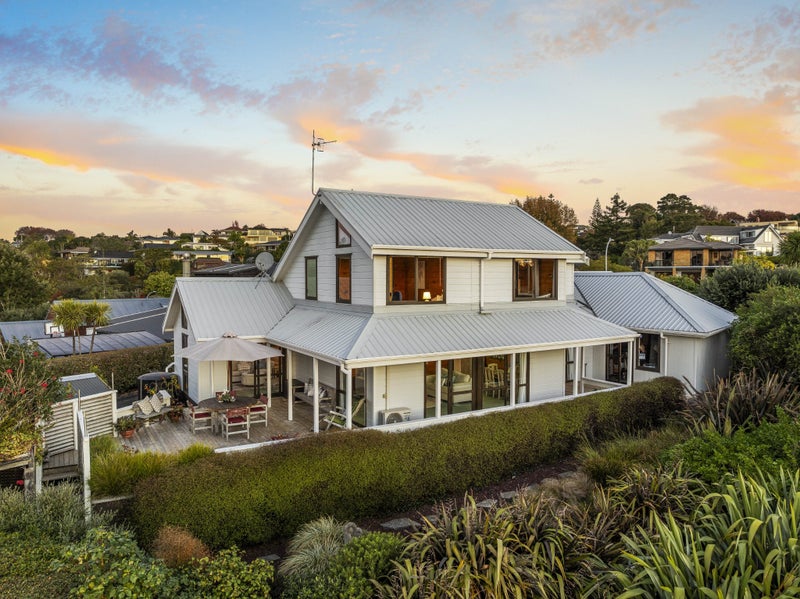 49 Charles Dickens Drive, Mellons Bay, Auckland - Carousel 2