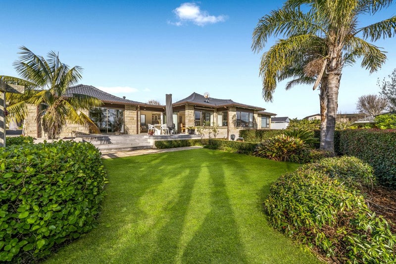 2 Hill Rise, Sunnyhills, Auckland - Carousel 1