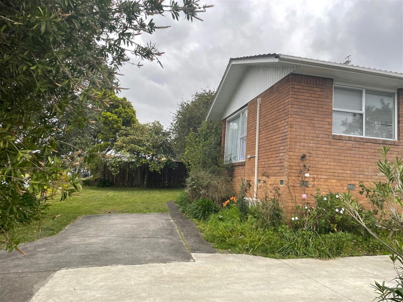 13 Cockayne Crescent, Sunnynook, Auckland - Carousel 2