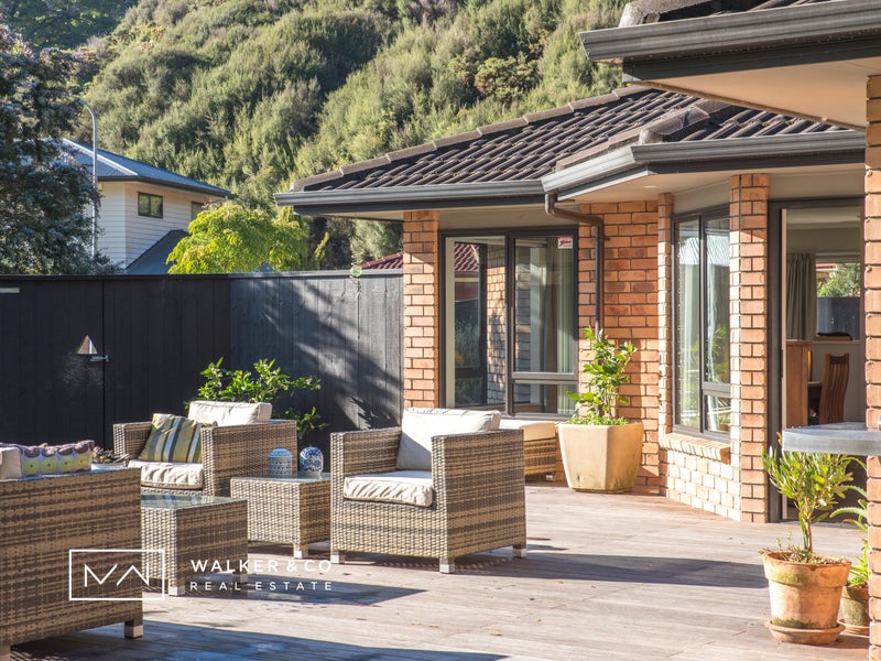 30 Aragon Grove, Kingsley Heights, Upper Hutt - Carousel 2