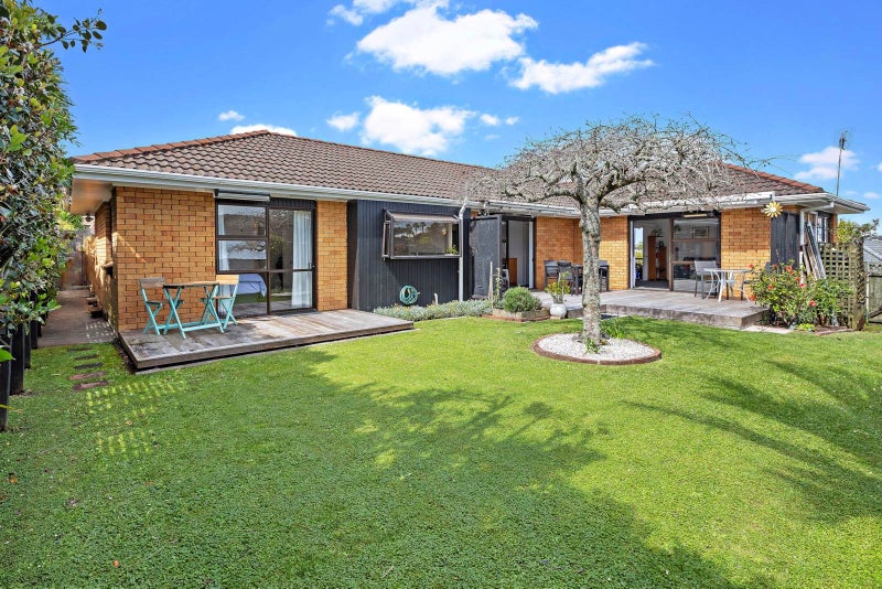 1/10 Bass Street, West Harbour, Auckland - Carousel 1