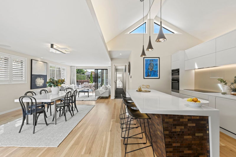 15 St Andrews Square, Strowan, Christchurch - Carousel 2