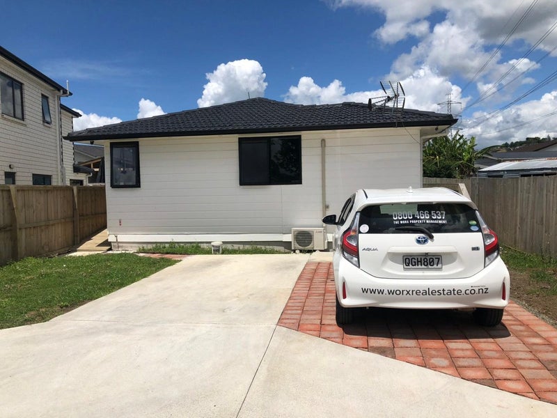 14 Serrano Place, Clover Park, Auckland - Carousel 1