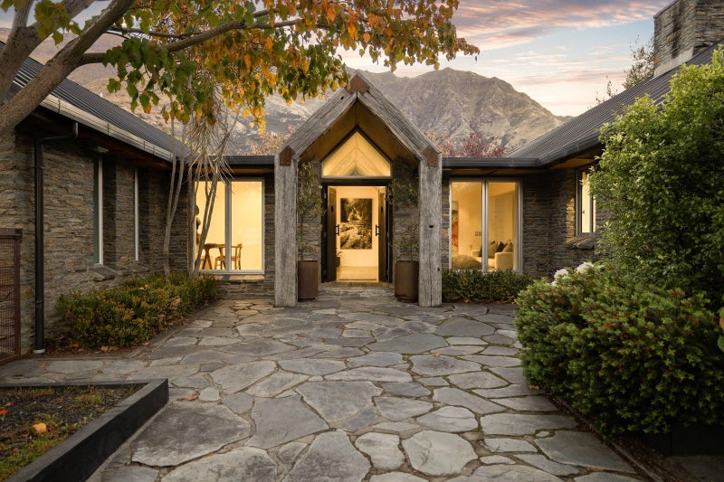 12 Amber Close, Arthurs Point, Queenstown - Carousel 2