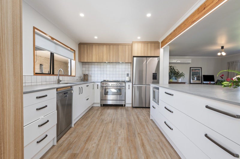 61 Turitea Road, Fitzherbert, Palmerston North - Carousel 2