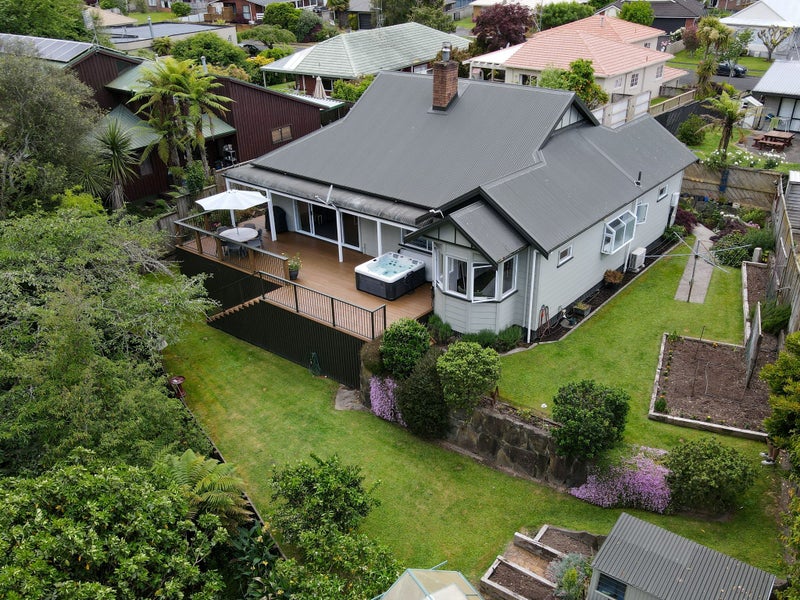 5 Oregon Crescent, Glenview, Hamilton - Carousel 1