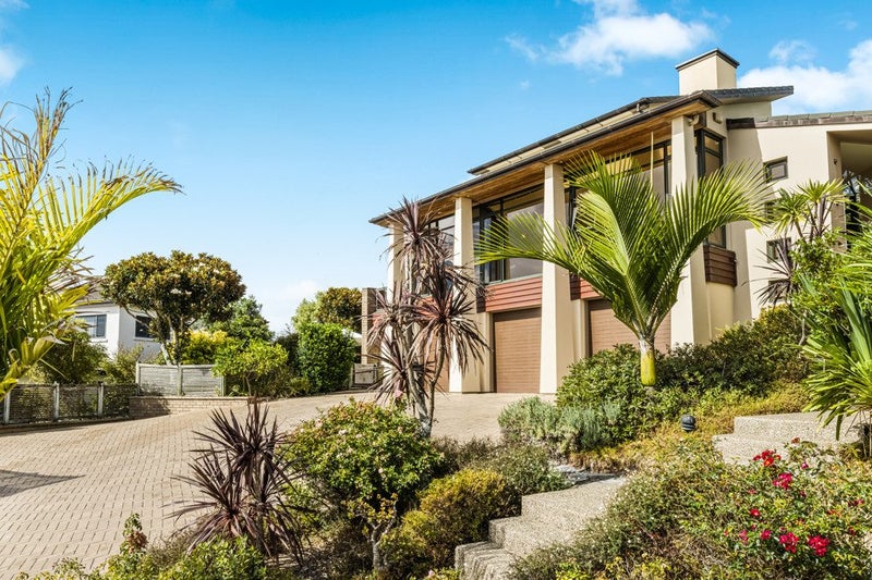 9 St Clair Place, Browns Bay, Auckland - Carousel 1