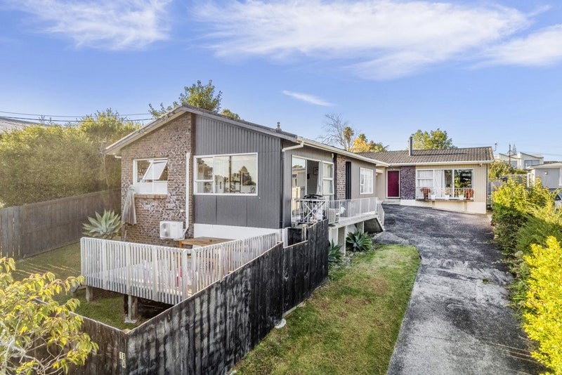1/18A Sherwood Avenue, Te Atatu South, Auckland - Carousel 2