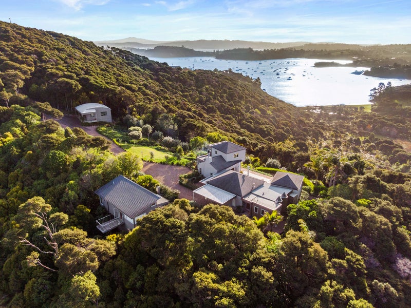 31 Vintage Lane, Waiheke Island, Waiheke Island - Carousel 1
