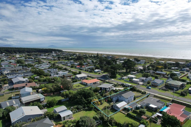 74 Park Avenue, Waitarere Beach, Levin - Carousel 2