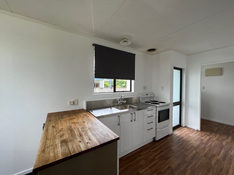 8 Gillett Lane, Enderley, Hamilton - Carousel 2