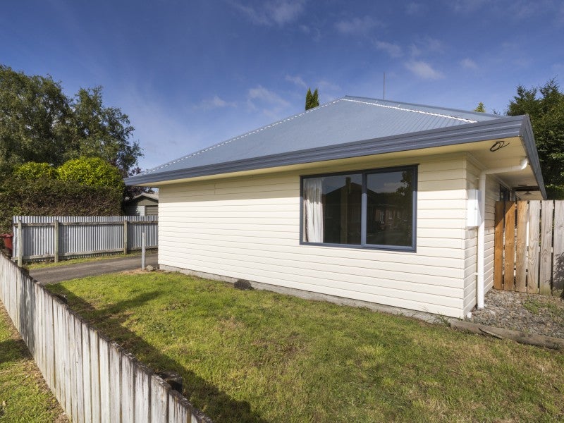1 Tilbury Avenue, Hokowhitu, Palmerston North - Carousel 18