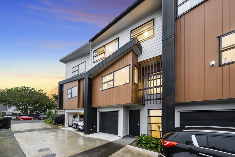 2/836 Manukau Road, Onehunga, Auckland - Carousel 1