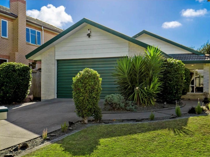 15 Amberwood Drive, Northpark, Auckland - Carousel 1