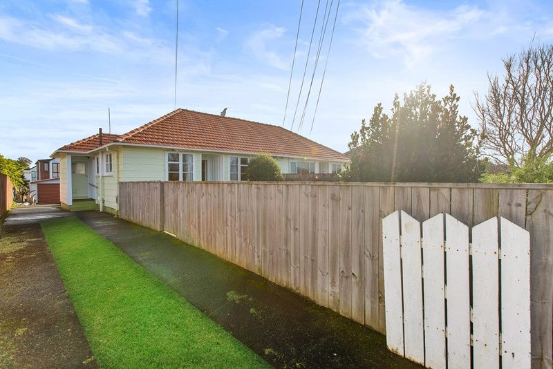 24 Todd Place, Otahuhu, Auckland - Carousel 1