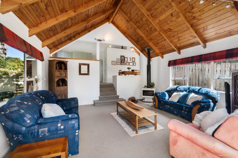 1/41 Charles Dickens Drive, Mellons Bay, Auckland - Carousel 2