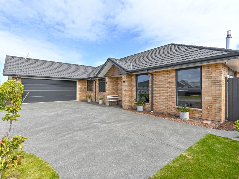 7 Horton Close, Frimley, Hastings - Carousel 24