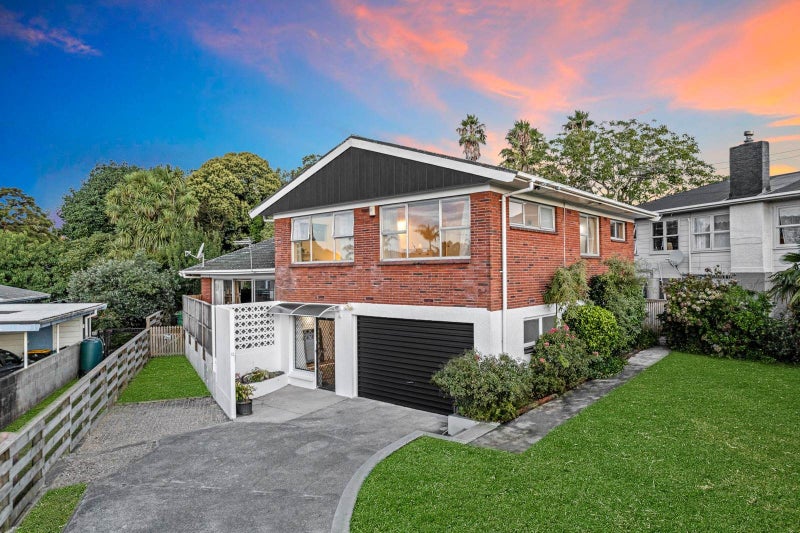 12 Snell Avenue, Papakura, Papakura - Carousel 1