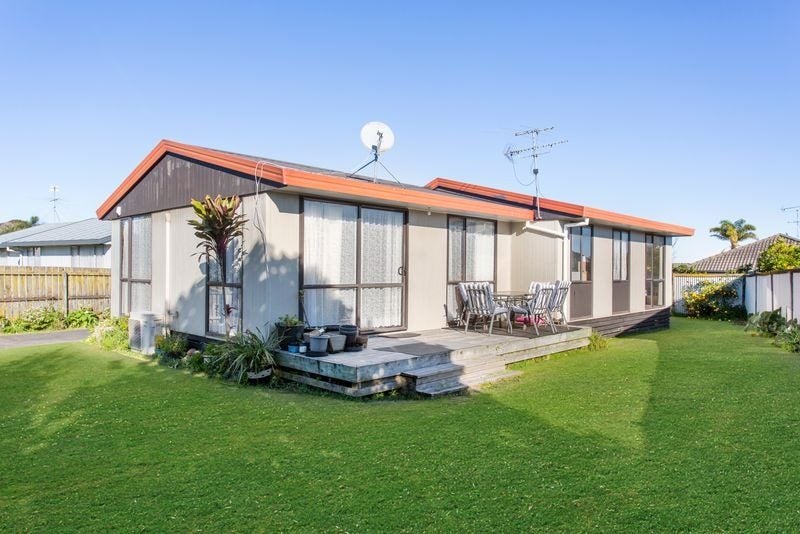 34 Bernina Place, Weymouth, Auckland - Carousel 1